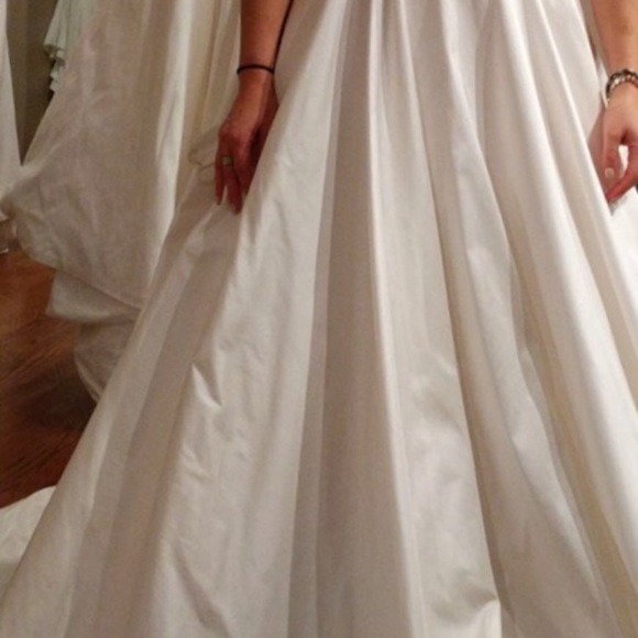 Classic silk wedding dress with pockets!